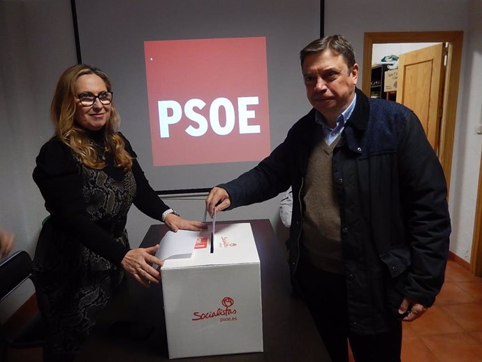 El ministro de Agricultura, Pesca y Alimentación en funciones, Luis Planas y diputado electo del PSOE por Córdoba, Luis Planas, este sábado