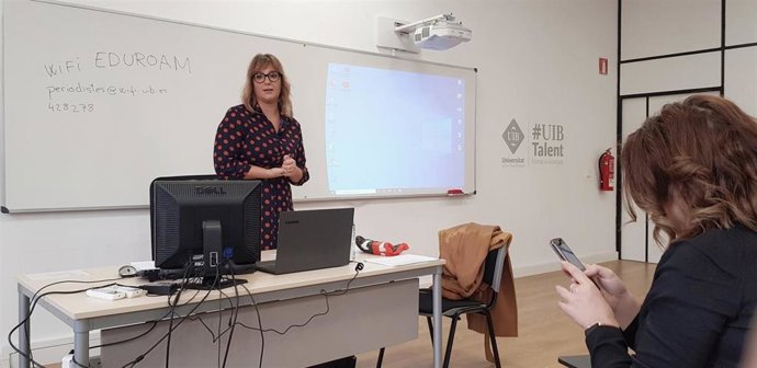La secretaria general del Sindicato de Periodistas de Baleares (SPIB) en la asamblea ordinaria celebrada este sábado.