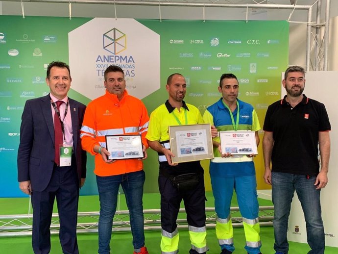 El trabajador de la empresa pública Saneamientos de Córdoba (Sadeco) Miguel Ángel Caballero ha obtenido el tercer puesto en el III Desafío de Conducción Eficiente y Maniobrabilidad con Vehículos Recolectores 'Optiwaste'