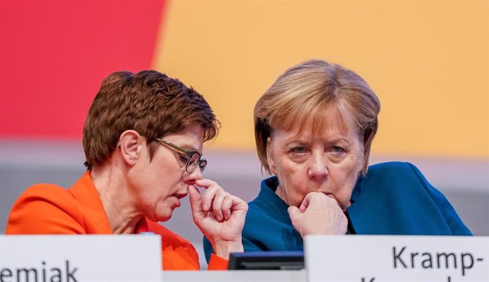 Annegret Kramp-Karrembauer y Angela Merkel 