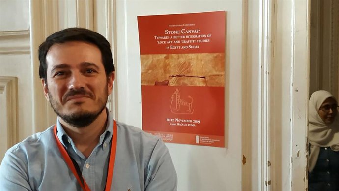El profesor Pablo Ozcáriz, en un congreso internacional sobre grafitos en Egipto y Sudán