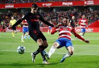 El Atlético se frena ante el muro nazarí