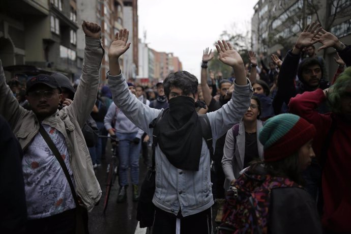 AMP.- Colombia.- Disturbios entre manifestantes y fuerzas de seguridad en Bogotá