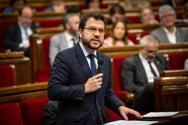 El vicepresidente de la Generalitat, Pere Aragonès interviene en una sesión plenaria en el Parlament de Catalunya, celebrada una semana después de conocerse la sentencia del juicio del 'procés', en Barcelona (España), a 23 de octubre de 2019.,