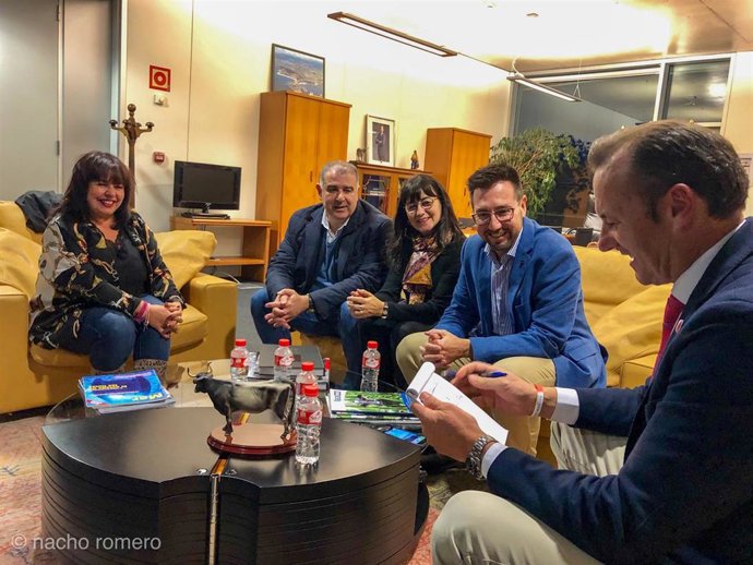 Reunión del consejero de Medio Ambiente y el alcalde de Colindres