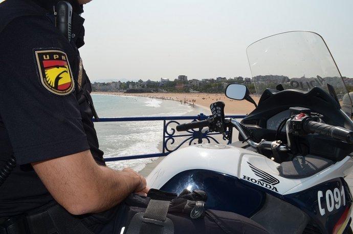 Patrulla de la Policía Nacional en Santander