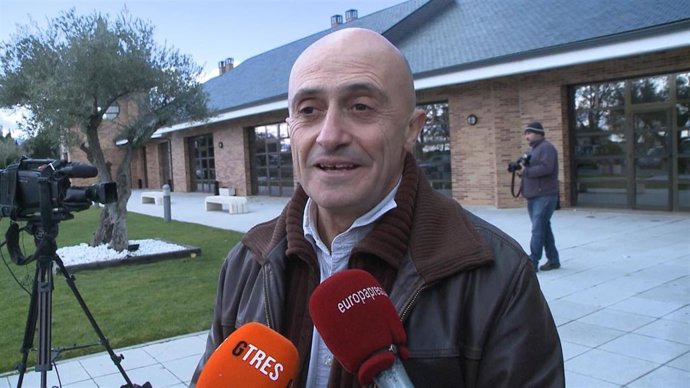 Pepe Viyuela, en el tanatorio por Asunción Balaguer