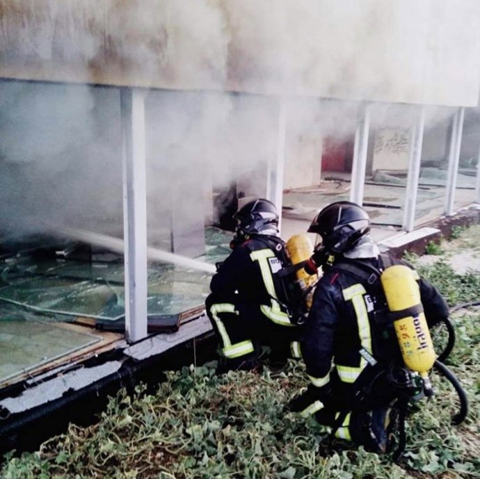 Sofocan un incendio en el Centro de Servicios y Fomento Empresarial del Polígono de Los Olivares.