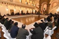 La mesa de diálogo de Bolivia pacta una ley de garantías políticas y revisar la inmunidad del Ejército