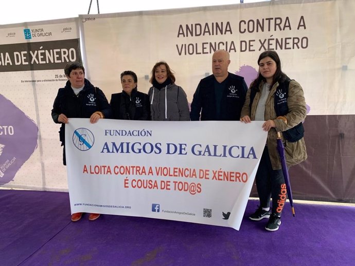 Miembros de la Fundación Amigos de Galicia con la secretaria xeral de Igualdade, Susana López Abella