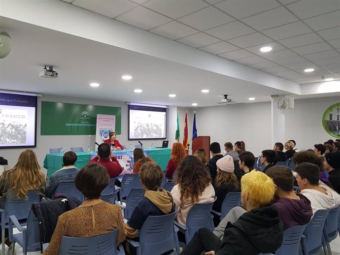 Jóvenes trans de Andalucía en las jornadas 'Jóvenes TransFormando Vidas'