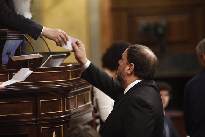 L'exvicepresident de la Generalitat, Oriol Junqueras (ERC) assisteix a la votació de la Presidncia i dels membres de la Mesa del Congrés durant la sessió constitutiva de la nova cambra baixa (arxiu)