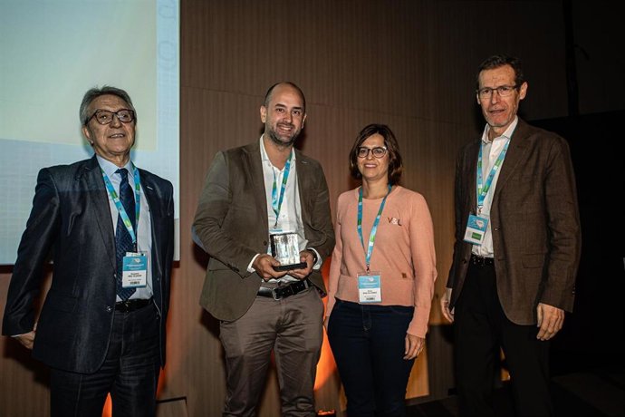 Exuperio Díez Tejedor, Presidente De La SEN;  Luis Querol, Nuria Muelas, Coordinadora Del Grupo De Estudio De Enfermedades Neuromusculares De La SEN Y Jose Ramón Ara, Vicepresidente De La SEN.