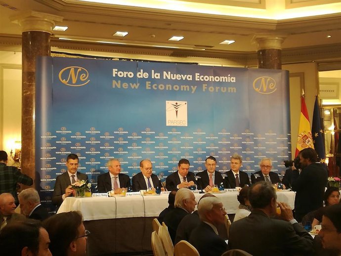 Luis Planas, ministro de Agricultura en funciones en un desayuno de Nueva Economía Fórum