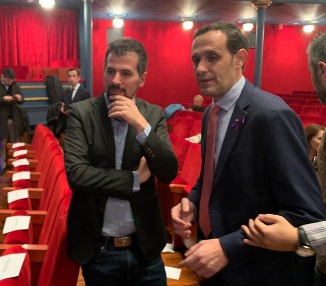 El secretario general del PSCyL, Luis Tudanca, con el presidente de la Diputación de Valladolid, Conrado Íscar.