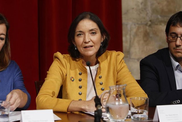 La ministra en funciones de Industria, Comercio y Turismo, Reyes Maroto, durante la firma de un convenio  en Palma de Mallorca/Islas Baleares (España), a 22 de noviembre de 2019.