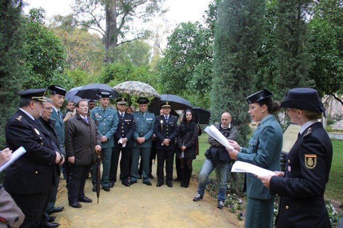Homenaje a las víctimas de la violencia de género en el Parque de María Luisa de Sevilla