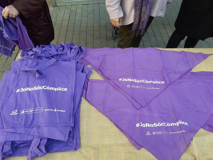 Material contra la violencia de género con el lema 'Jo no sóc cmplice'