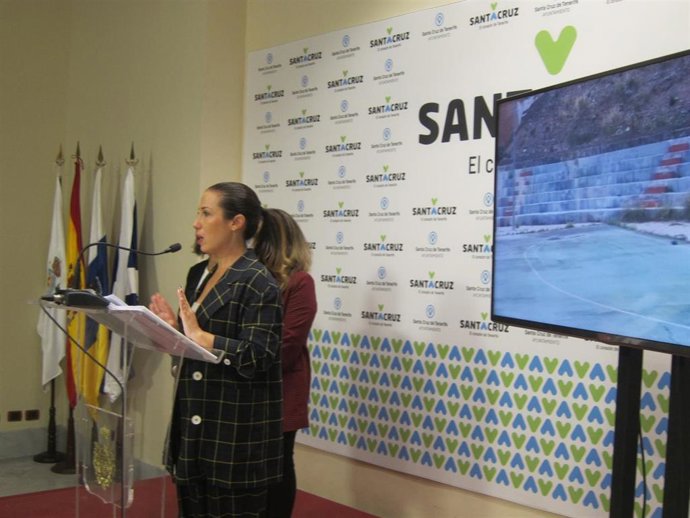 La alcaldesa de Santa Cruz de Tenerife, Patricia Hernández, en la presentación del plan de rehabilitación de canchas deportivas