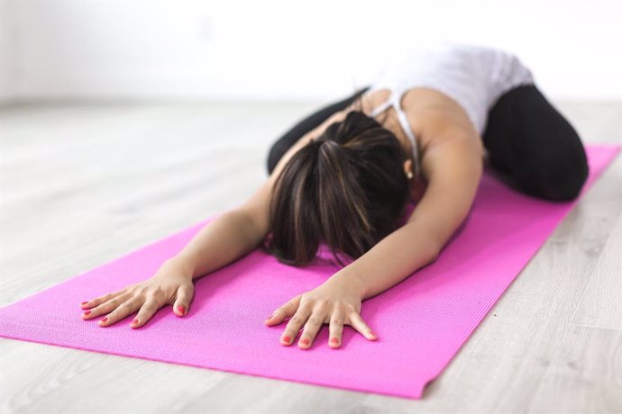 Un estudio revela que el yoga y la fisioterapia pueden ayudar a tratar las alter