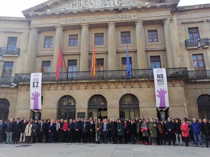 Concentración en Pamplona con motivo del Día Internacional contra la Violencia hacia las Mujeres