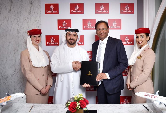 Emirates y SpiceJet firman un acuerdo de código compartido