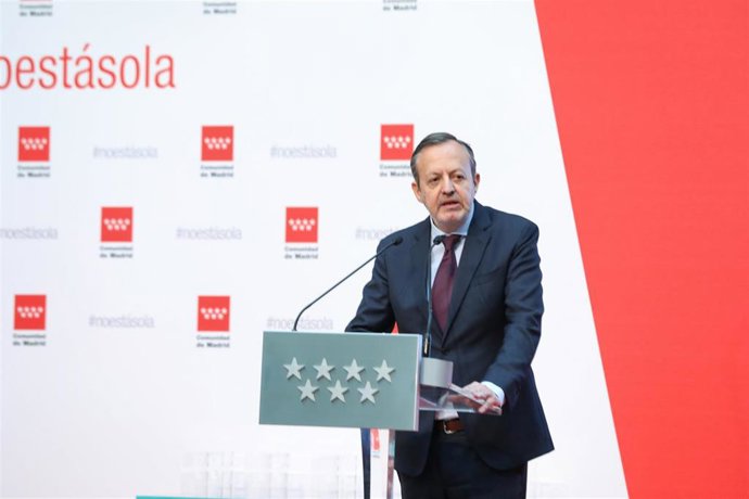 El consejero de Políticas Sociales, Familias, Igualdad y Natalidad de la Comunidad de Madrid, Alberto Reyero, durante su intervención en el acto de conmemoración por el Día Internacional de la Eliminación de la Violencia contra la Mujer, en la Real Casa