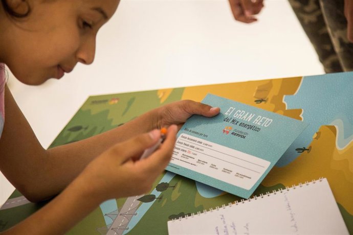 Escolar participa en los talleres Aprendergía