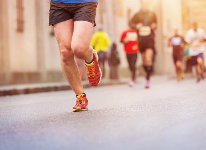 Ground level photo of people running a marathon 