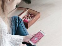 El 92% de los niños de más de 14 años tiene móvil, según el INE