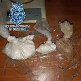 Cocaína y heroína que portaba un joven en una bolsa cuando fue detenido en Los Pajaritos.