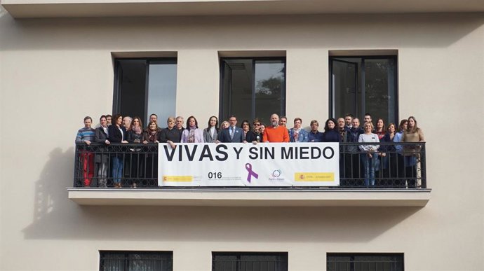 Los trabajadores de la Delegación del Gobierno han guardado un minuto de silencio por todas las víctimas de violencia de género