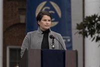 World Beyond: La tercera serie de The Walking Dead ya tiene título, tráiler... y a Julia Ormond