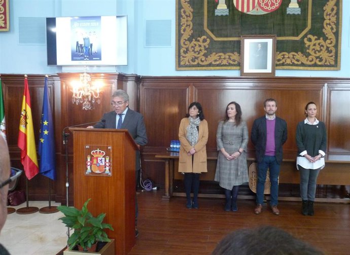Lucrecio Fernández durante su intervención con motivo del Día Internacional contra la Ciolencia de Género