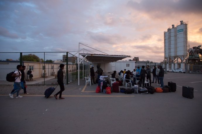 Libia.- ACNUR evacúa a un tercer grupo de refugiados desde Libia a Ruanda