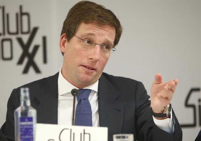 El alcalde de Madrid, José Luis Martínez-Almeida, durante su intervención en un coloquio del Club Siglo XXI. en Madrid (España), a 25 de noviembre de 2019.