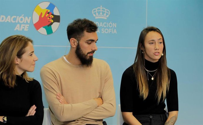 La futbolista Virignia Torrecilla junto al delantero Borja Iglesias