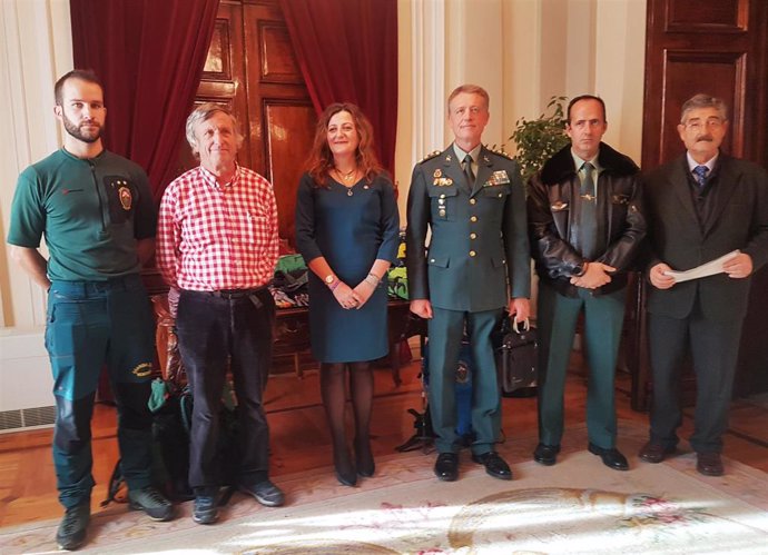 La subdelegada del Gobierno de España en Huesca, el teniente coronel jefe de la Comandancia de la Guardia Civil, y otros representantes de la Guardia Civil, el Gobierno y la FAM