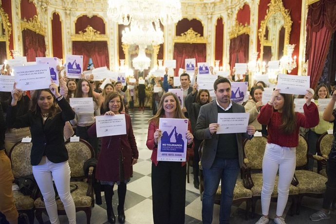 La presidenta de la Diputación contra la violencia de género