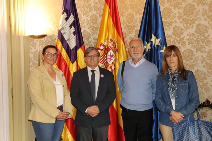El presidente del Parlament balear, Vicen Thomas, ha recibido este lunes en audiencia a Amnistía Internacional