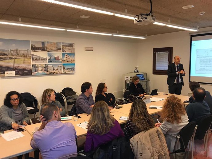 Reunió duta a terme dijous passat  en el Parc Bit amb la directora general d'Innovació, Núria Riera, i altres trenta representants del Govern per parlar dels avanos de la Compra Pública Innovadora.