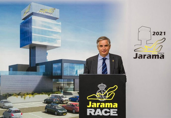 Inauguración del Paddock Club. Carmelo Sanz de Barros,  presidente del Real Automóvil Club de España (RACE)