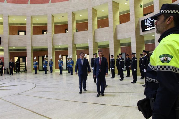 Juan Espadas y Juan Carlos Cabrera, en el día de la Policía Local