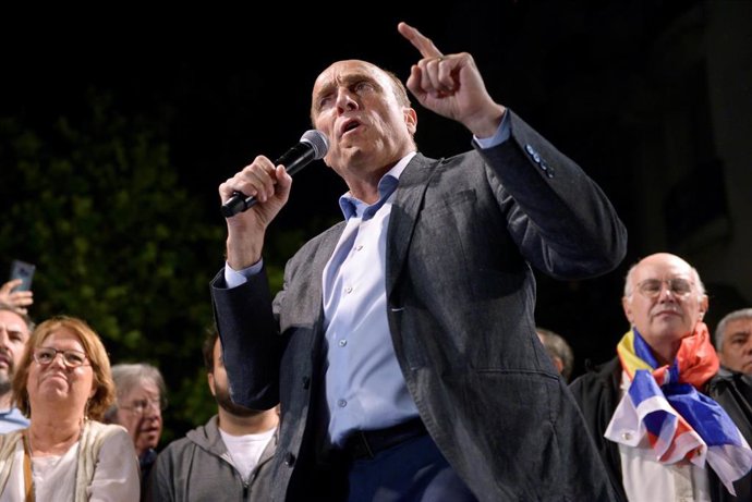 El candidato presidencial del Frente Amplio en Uruguay, Daniel Martínez