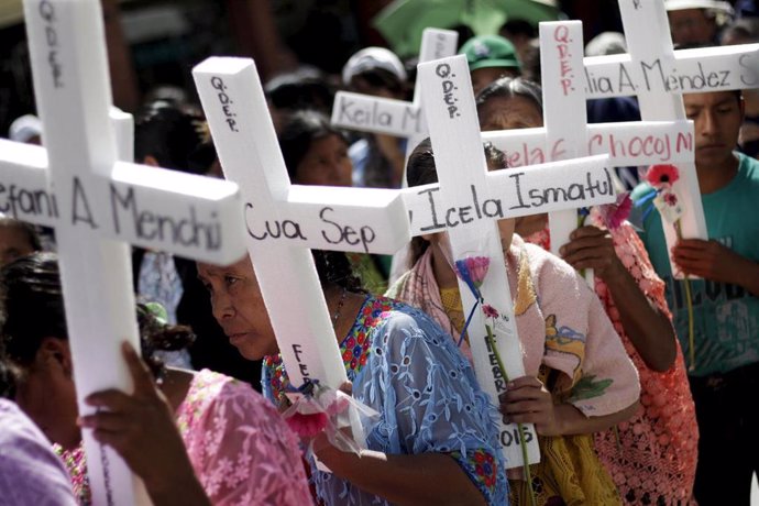 Marcha de mujeres en Guatamala contra la violencia