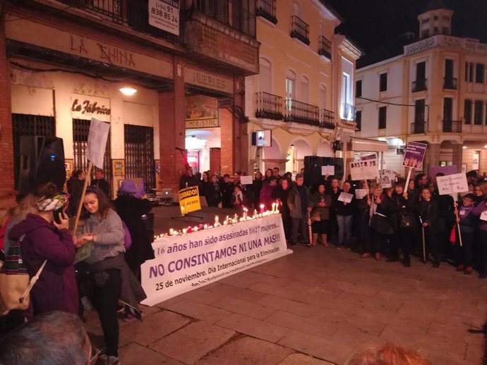 Concentración en Mérida con motivo del Día Internacional de la Eliminación de la Violencia contra las Mujeres 2019