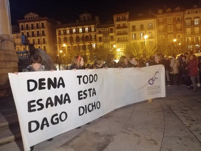 Manifestación en Pamplona con motivo del Día Internacional contra la violencia hacia las mujeres