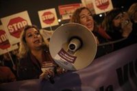 Detenido tras irrumpir con un arma blanca en la manifestación del 25N en Granada