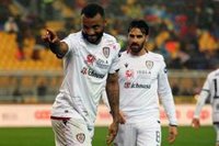 El Cagliari recupera la cuarta plaza pero se deja dos puntos en el descuento