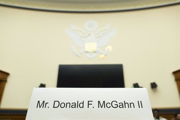 EEUU.- Una jueza federal resuelve que el exabogado de la Casa Blanca Don McGahn 